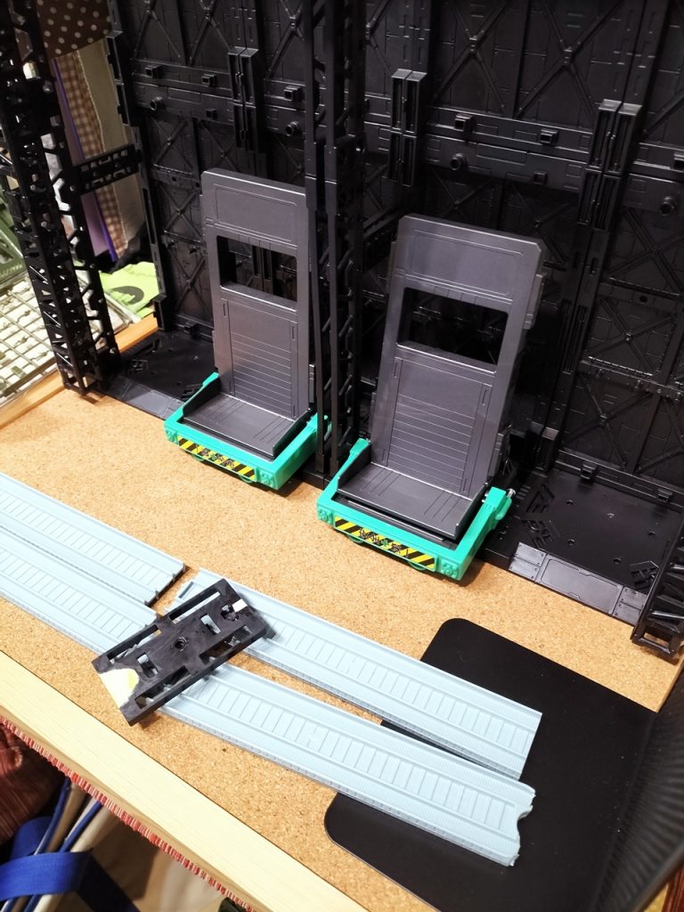 ここからは制作工程。構想中の一枚。緑色のは、カタパルトスタート地点にあるゲートとして使いました。