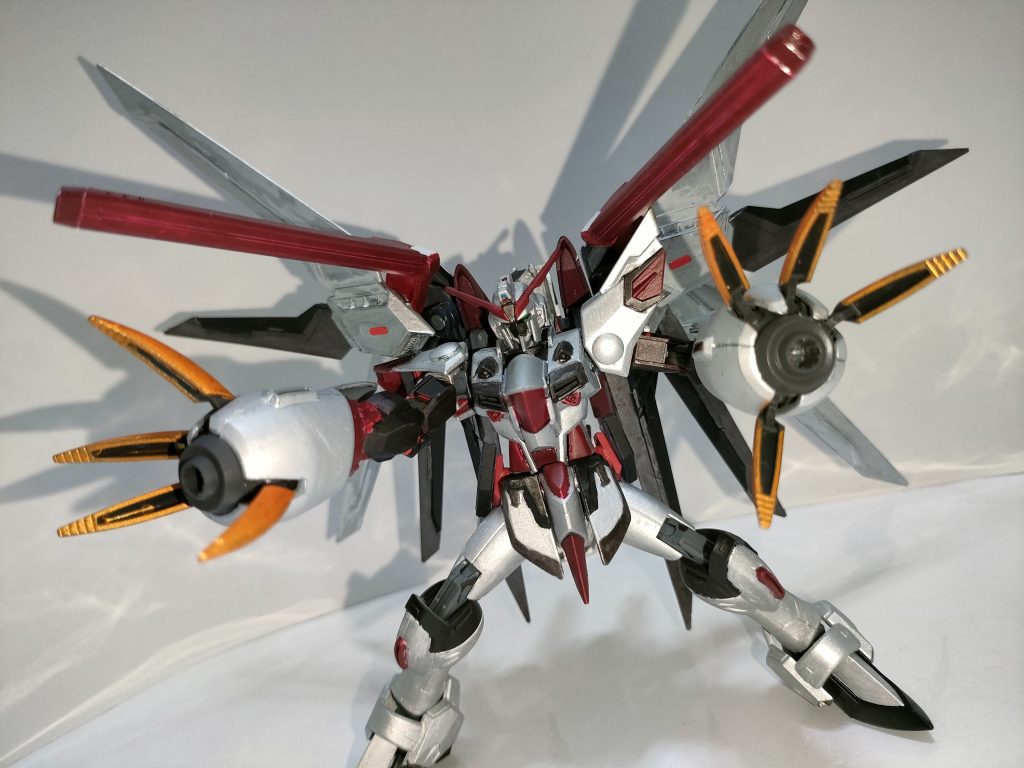 ちなみにこれらの武装を装備した状態でウイングスラスターを展開した姿が、あまりにも異様で怖がられ、ビーストモードという若干不名誉なコードを与えられている。