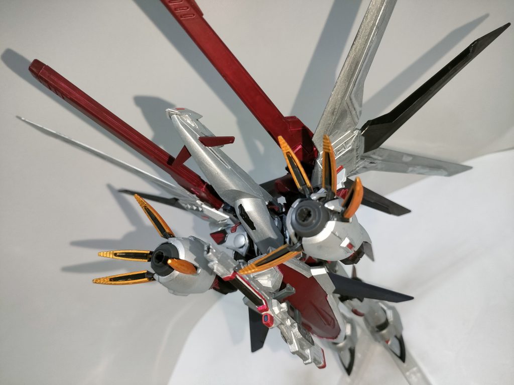 この状態でも飛行形態のモビルアーマーへ可変出来る。 出力を最大限に高め、飛行状態からの合計5門による一斉放射は辺り一面を焦土にしかねない程の驚異の破壊力と殲滅力を持つために、慎重に使うことが求められている。