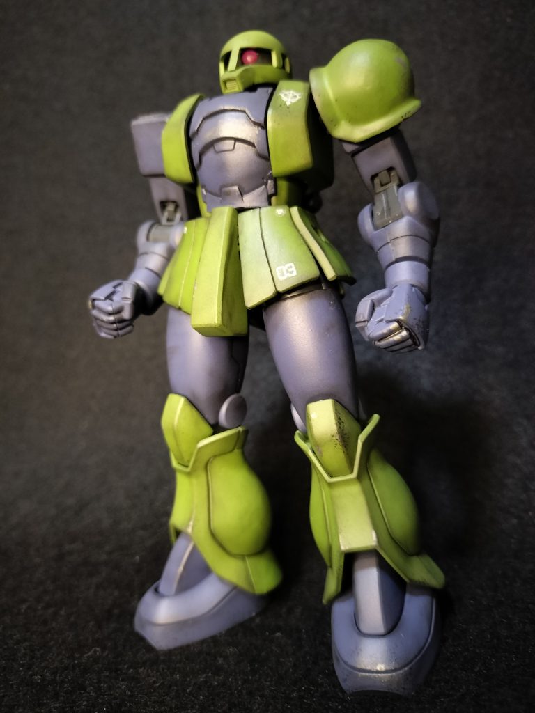 旧ザク正面。リバイブザクを改造して作ってみました。ありがち改造ですが、楽しく作れました。武器はあえて持たせてません。拳の似合うキットですねｗ