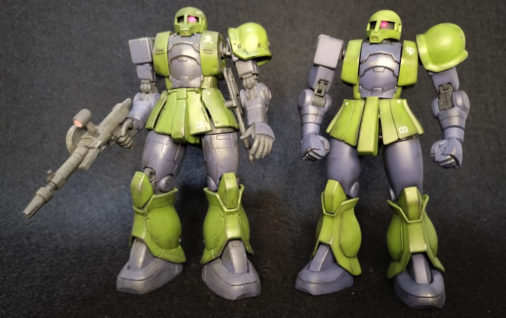 前に作ったオリジン旧ザクとの比較。へそ部分は両方とも改造してすっきりさせてます。リバイブの方がメリハリきいてマッシブに見えたりします。