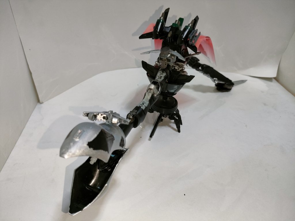 今回の仮設5号機ネタのためだけに用意した第3の使徒風モビルアーマー…。 パテこねて貼り付けて、別のパテ塗りつけてから塗装して…と、何気に手間がかかった代物なんですが…誰が生贄になったのかわかりますかね…?(gundam-kao5)