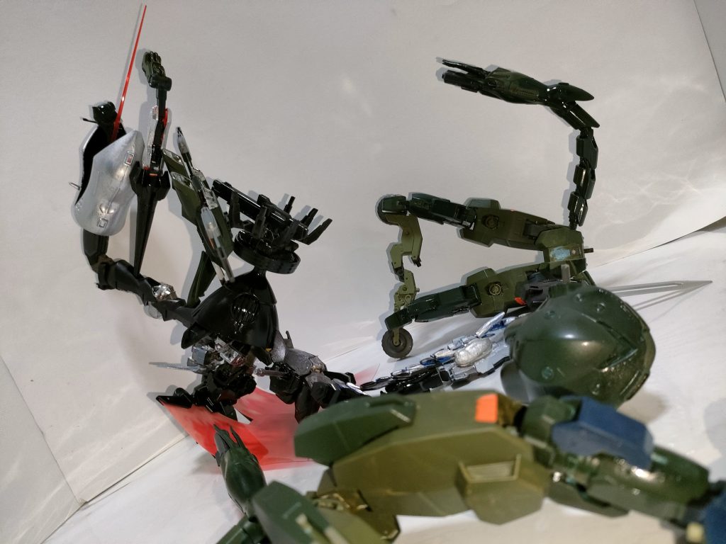 　コンパス出向中のルナマリア・ホークの駆るハイゴッグJ5により無事に撃破された(後にこのモビルアーマーはファウンデーションの差し金であったことが判明。装甲はフェムテック装甲だったのだ)。