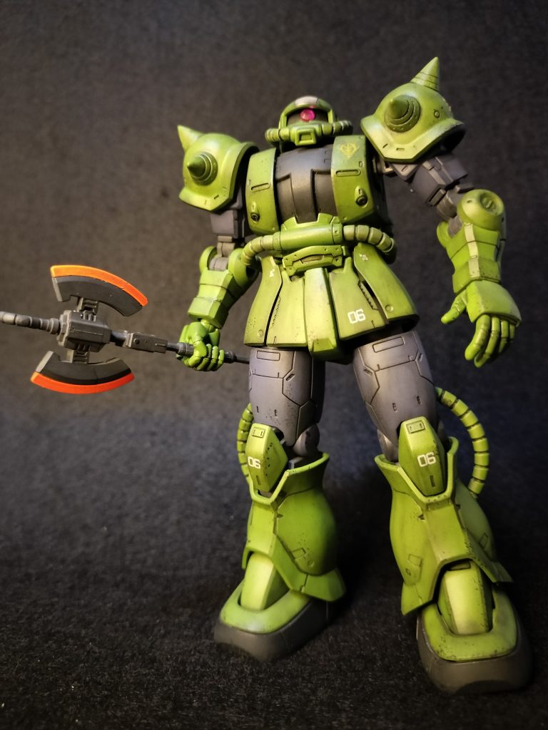 ガデムスペシャル正面。両肩をスパイクアーマー、両刃斧を持たせ、格闘戦仕様に強化してます。旧ザクカラーに近いのでガデムに似合いそうと魔改造してみました。