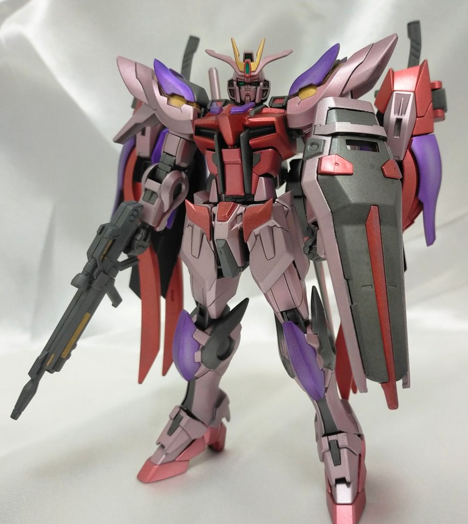 両キットの接続部を切り貼りして、四肢をミキシングしております。ストライクのアンテナを飛ばしてゼロ炎のアンテナを移植、フロントスカートもストライクのスカートから基部を移植してます。