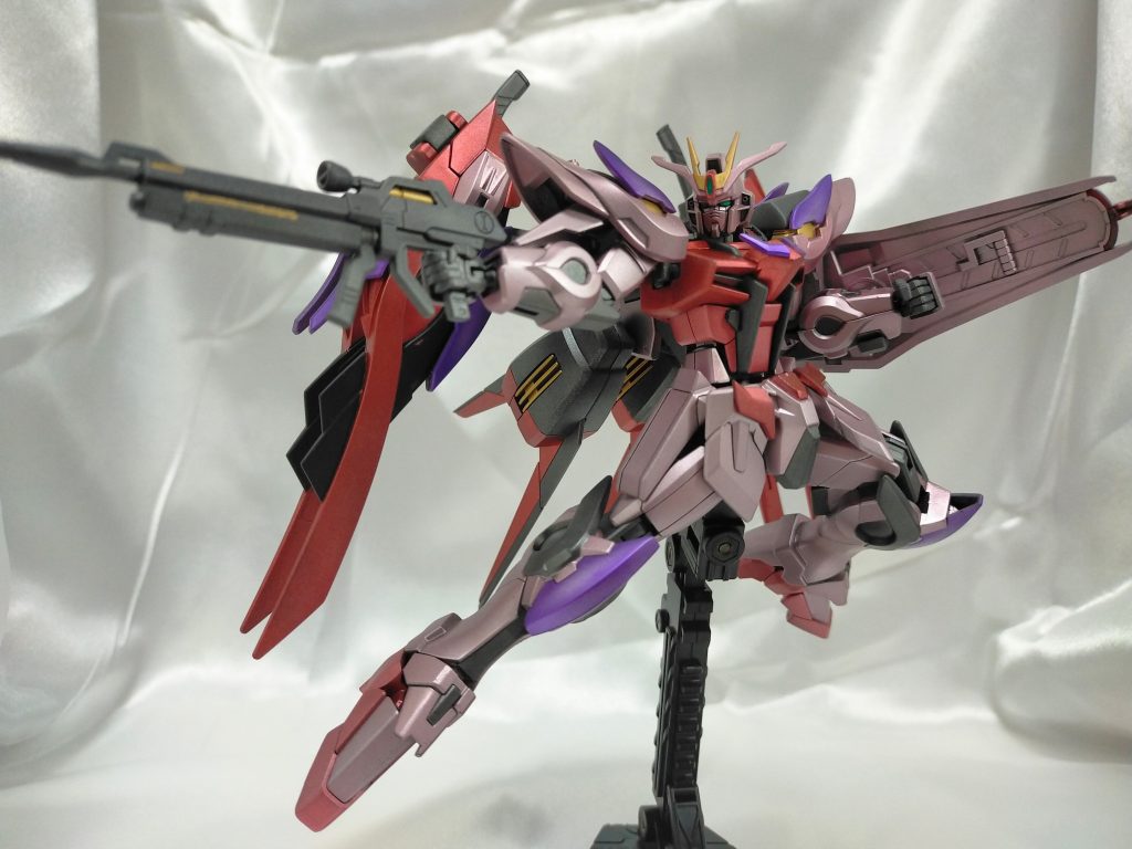 以下ポージング。EGストライクのお腹は個体差もあるとは思いますが、バックパックの重さに耐えられないので、パーマネントナンタラを塗るとが支えが効くようになります。