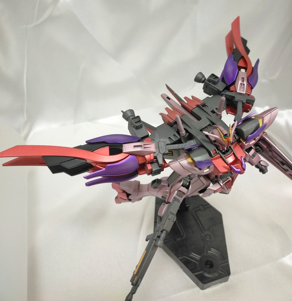 ハイパーカレトヴルッフに黒が入ってるのはこのためですね。エールストライカーポジションに羽を置くことができるためです。