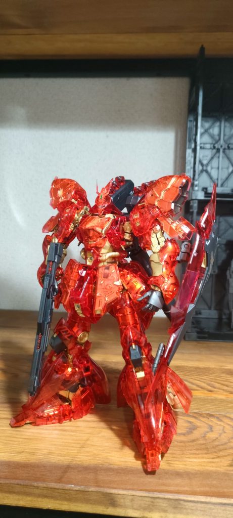 今まで食わず嫌いでしたが、密度が高いキットならクリアカラーもありですね。