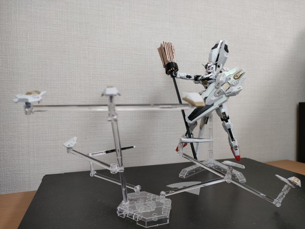 散らかったゴミをこれから掃除。