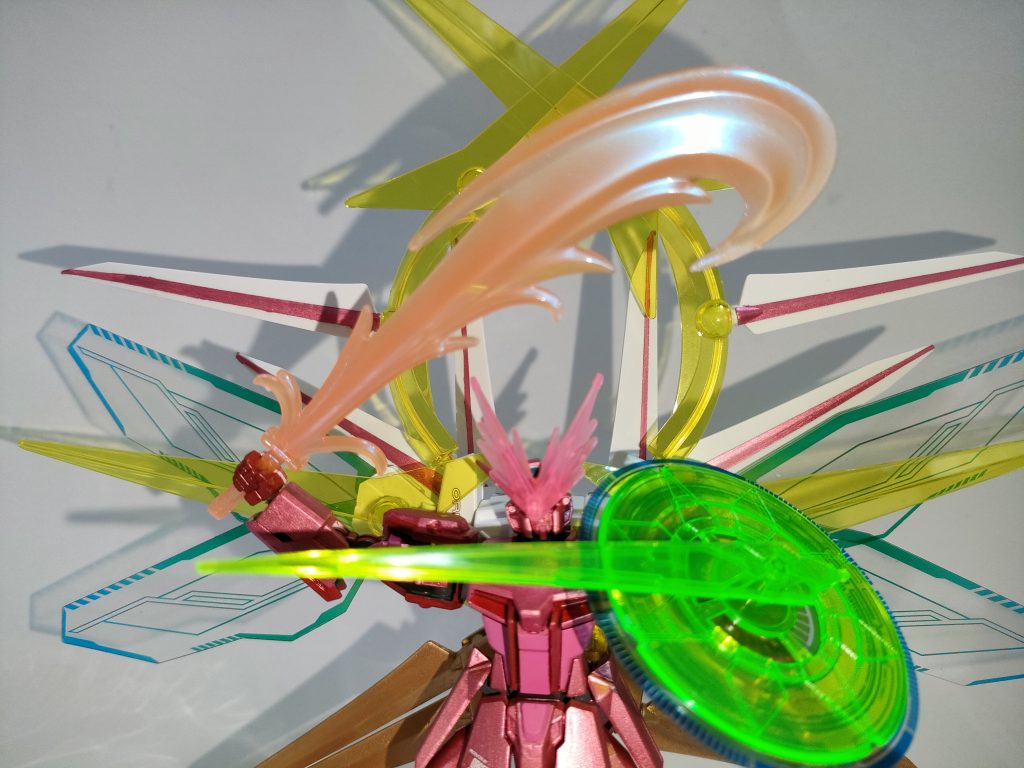 本機体の一撃必殺技である最大出力の切り札「 オーブスプリームブラスター」&「 オーブスプリームスラッシャー」 放射・切断時の一瞬だけなら、マイティストライクフリーダムと並ぶ程の威力へと上昇する。 ※その後、稼働し続けたとしても、急速なエネルギー消耗によるフェイズシフトダウンが起こる可能性やオーバーヒートによる強制冷却システム作動により、緊急機能停止の恐れあり(他のストライカーパックに緊急換装すれば応急処置としては、一応安全稼働は可能)。