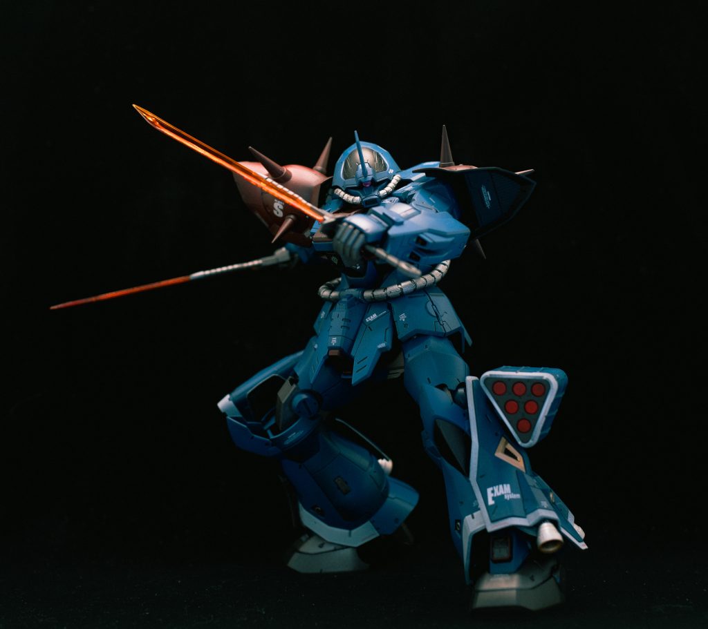 ヒートサーベル二刀流がいいっすね！動力パイプはシルバーにして目立つようにしました。ミサイルポッドもミサイル自体は目立つ赤のイメージが有りましたね  