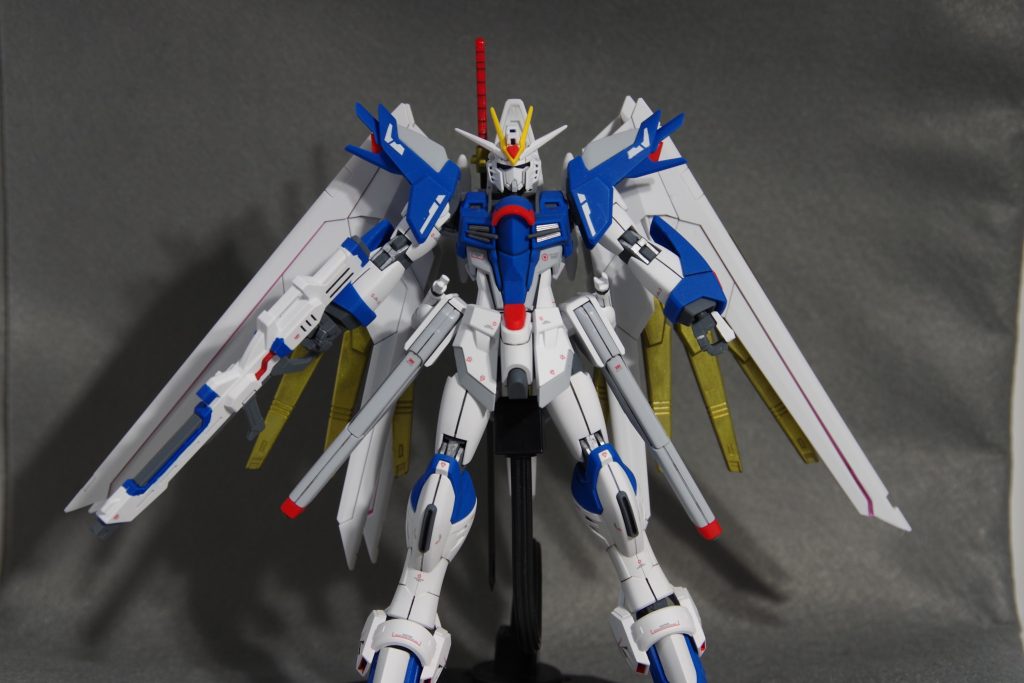 プラウドディフェンダーはライジングフリーダムで使用予定だったそうなので以前制作したライジングフリーダムにつけてみました。