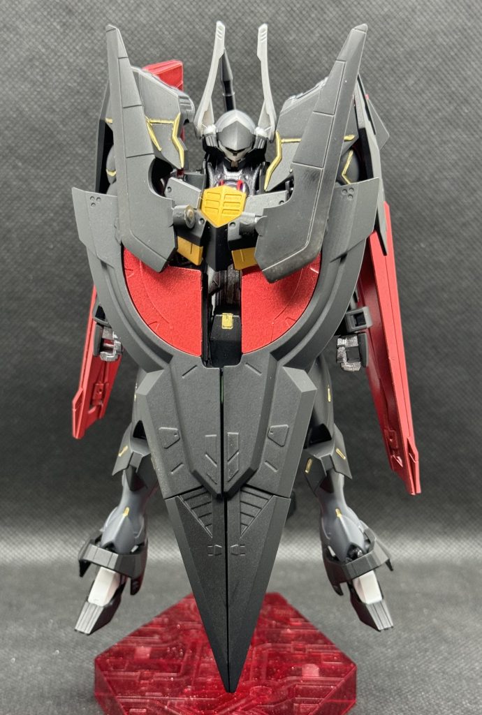 腰部のパーツを変形し防御形態クローズドモード