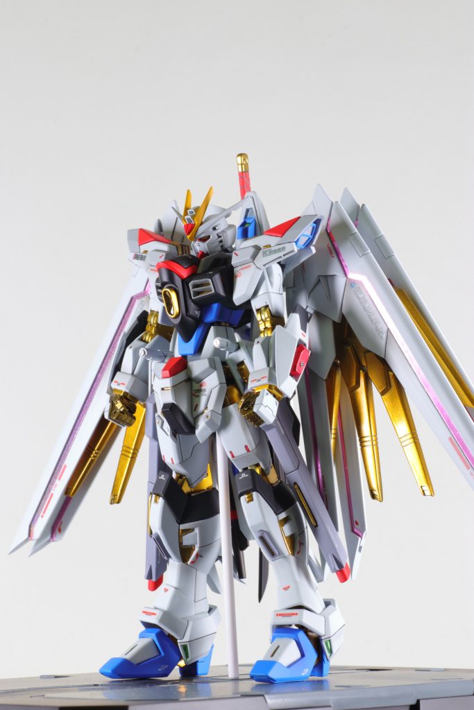 全体ショット。個人的にMGEXストフリの造形がかなり好きなのでそちらをマネつつ、自分の好きな造形を盛り込みました。