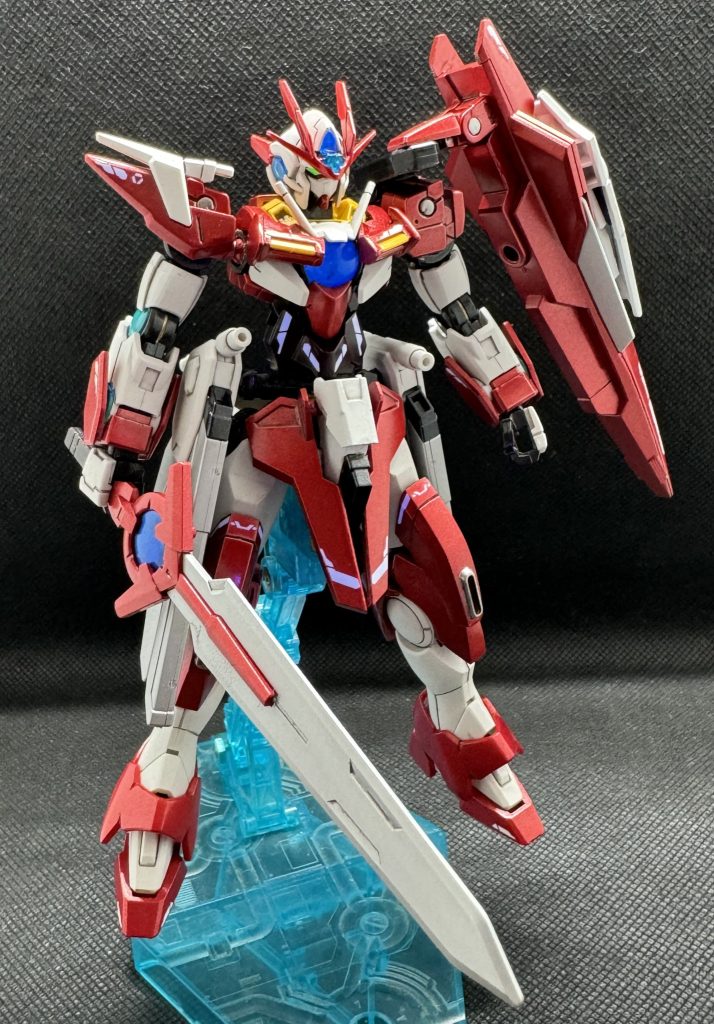 デスティニークアンタ クアンタシルエットクアンタのシルエットに寄せた形態クアンタの顔が面長な印象だったのでエクシアのフェイス。更に角をダブルオーダイバーの物に