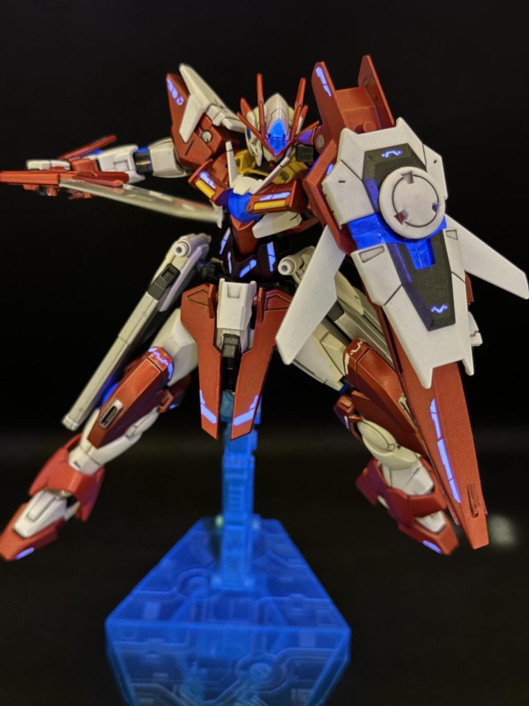 各コンデンサー部分とデカールはブラックライトで光ります