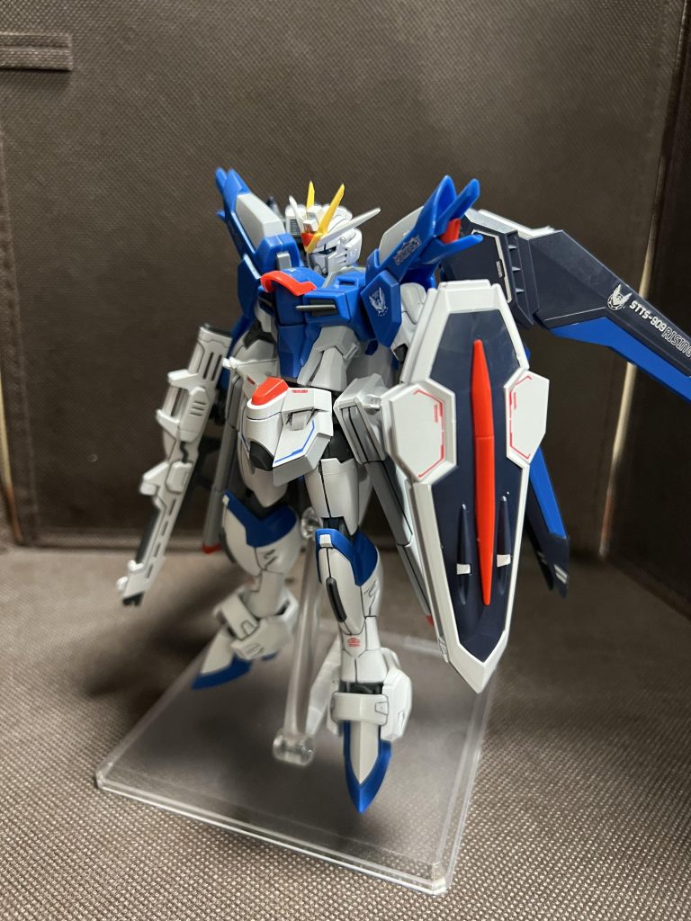 一応着脱できます。てかライフリのキットの出来がいいですねー笑 以前のストフリに比べると段違いです。なので気合い入れてデカール貼りました。でもヘタクソなんで途中折れました笑