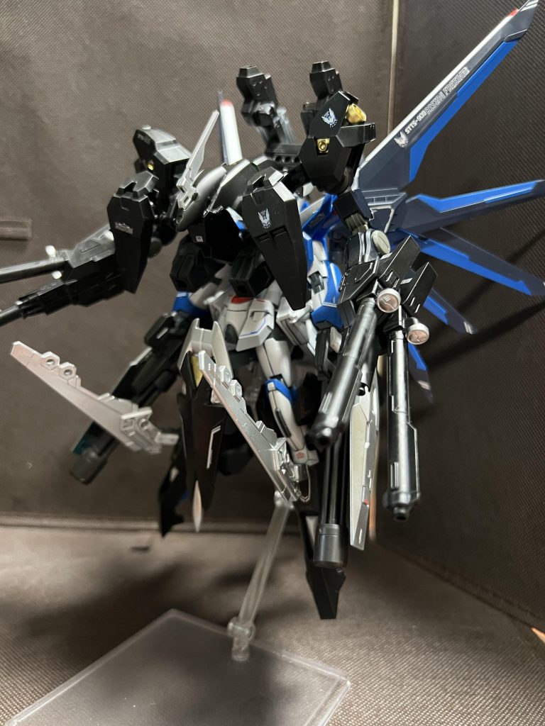 追加武装の大半はルブリスウルから、あとはいつも通り山程あるジャンクから作りました。