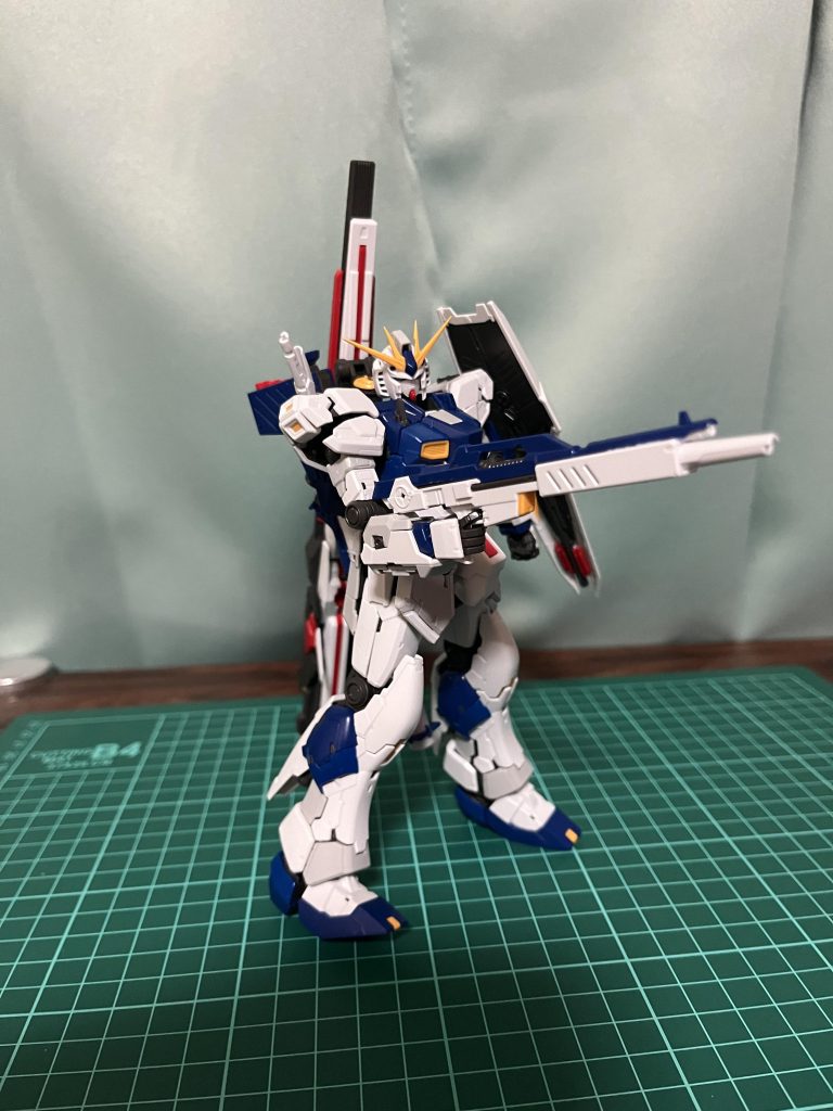 ニューガンダムff–2枚目/制作者：アッキー