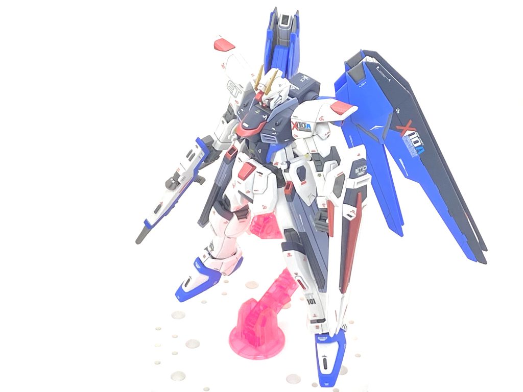 ルプスビームライフル先端以外の部分は(クレオス)Mr.カラーGXスーパースムースクリアーを吹き付けております。