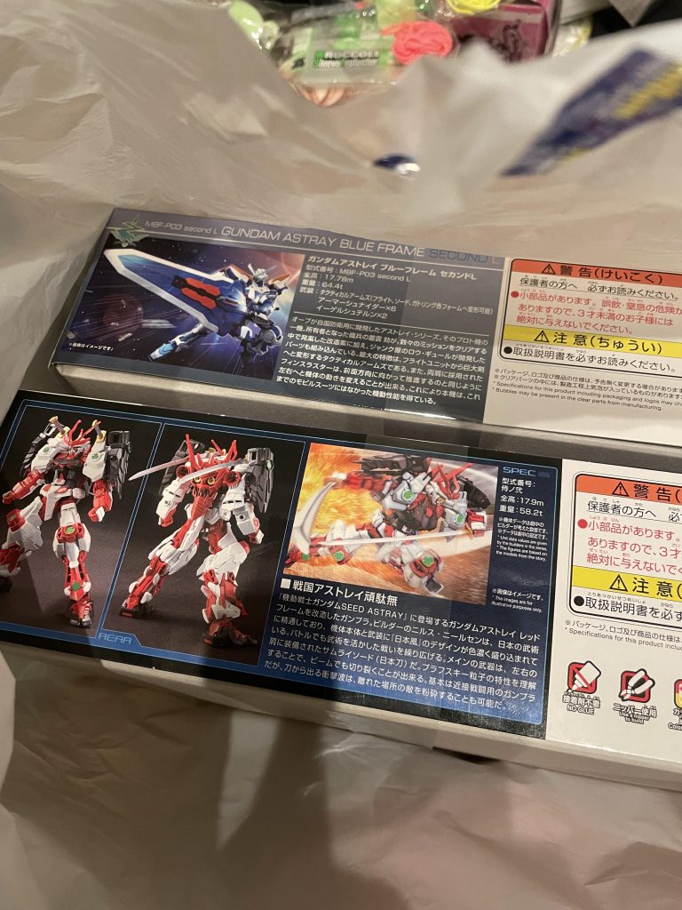 戦国アストレイとガンダムアストレイブルーフレームセカンドLが再販された時に2つを使ってオリジナルの機体が作れないかと模索して形にしていきました。