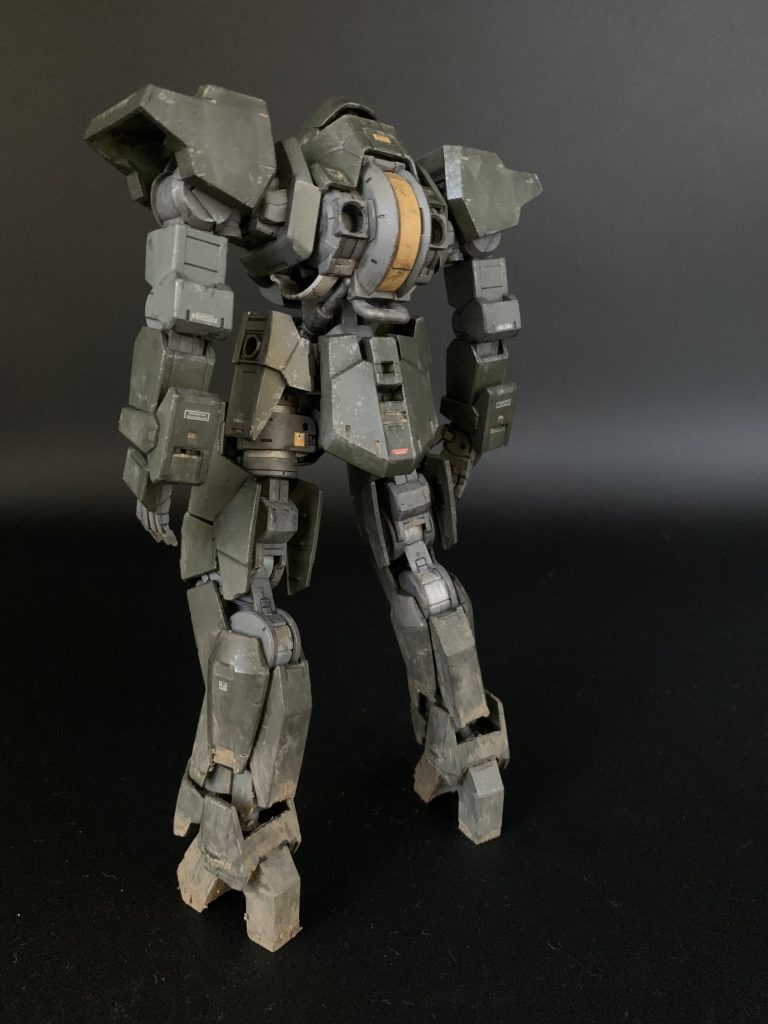 足周りを中心に、ウェザリングパステルを使用して、土汚れを表現してみました💡