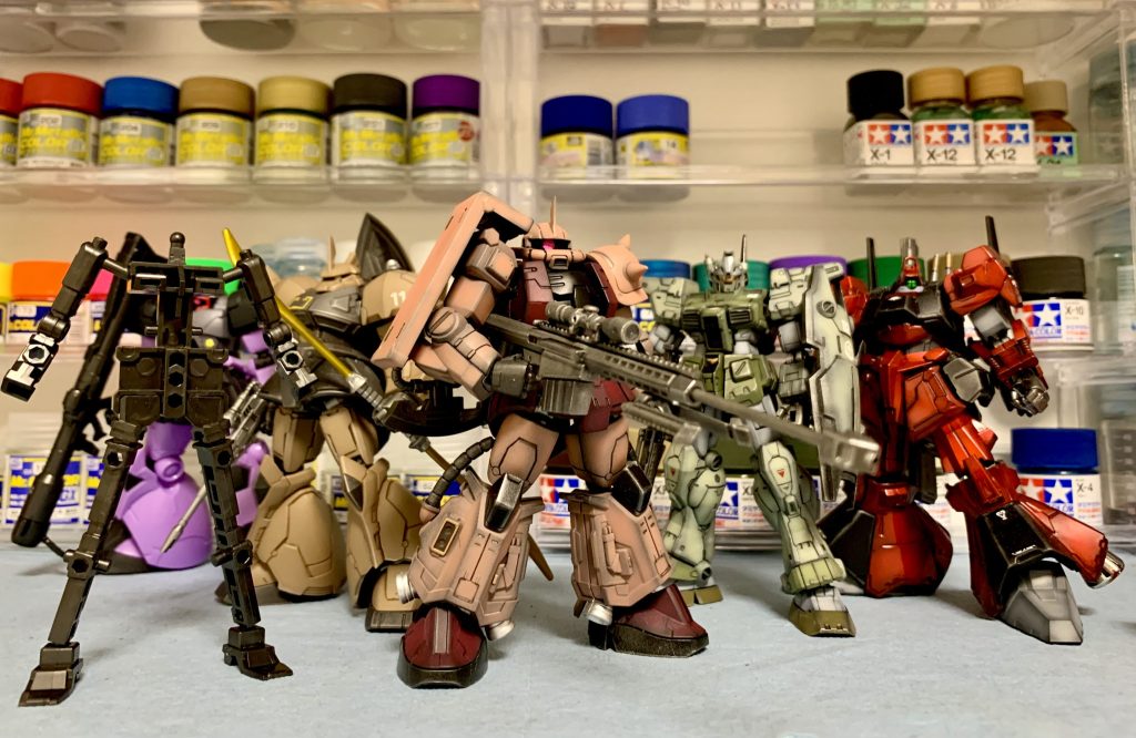 ガンプラ作成の息抜きやお試し塗装で始めた食玩作りでしたが、造形が好みなのと、少し手直しが必要なのが楽しくてすっかり趣味になってます。武器やプチ改造も百均なので、安いのも嬉しいポイントです ♪