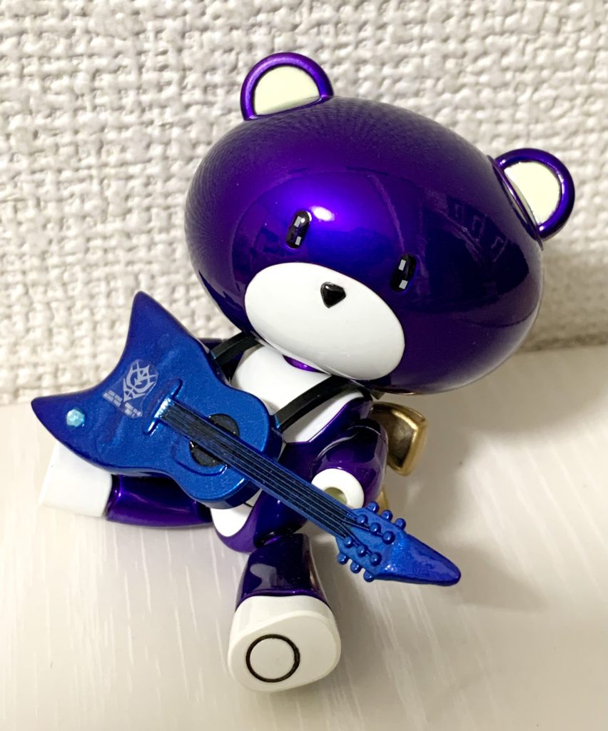 パテでエレキ風ギターにする作業はテキトーな気分だったので、粘土遊びみたいな感覚で楽しかったです。