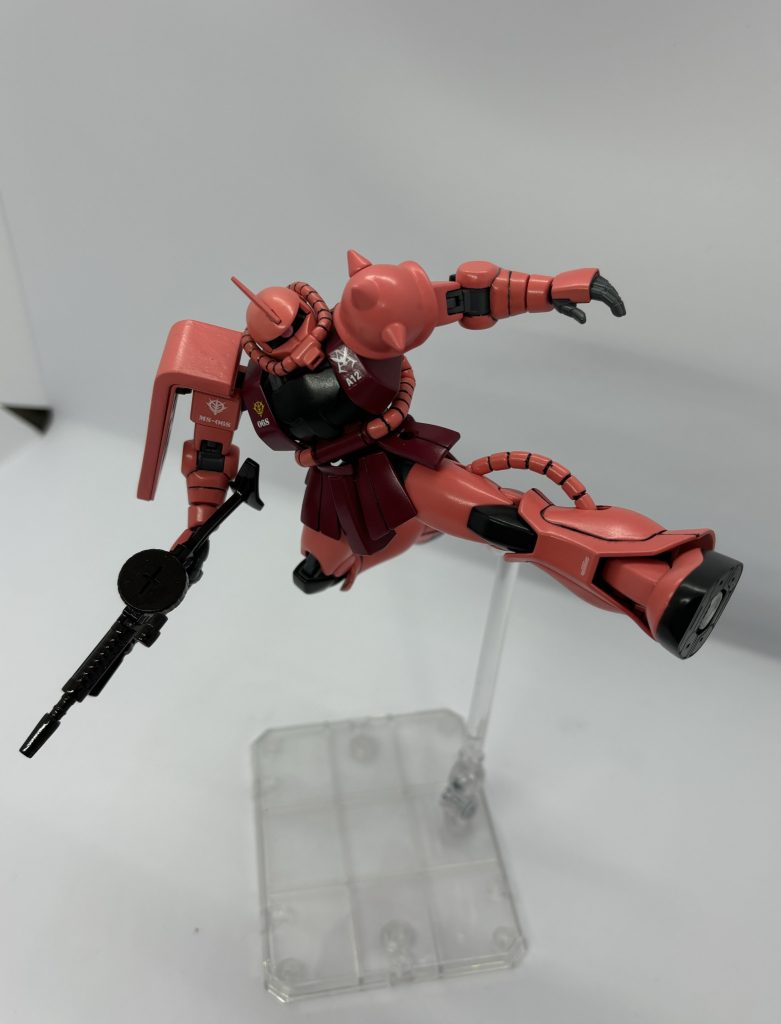 シャア専用ザクといえばキック!