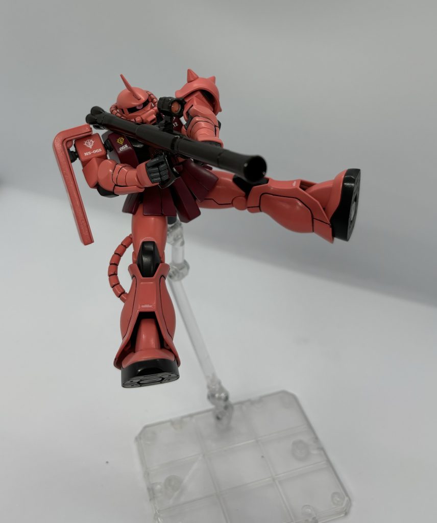 ザクバズーカを発射!ジオリジンではこれで多数の戦艦を撃墜していましたね。