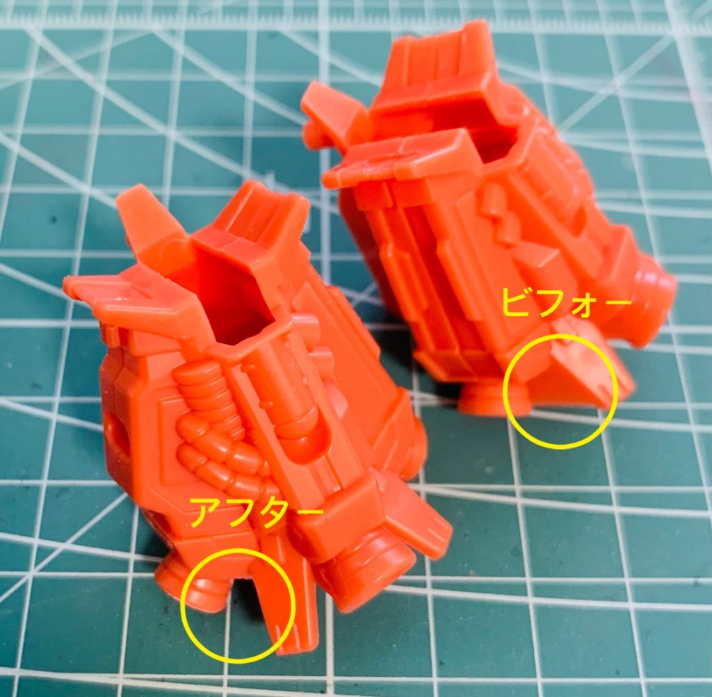 （変えたトコ）バーニアとフィンの間にガンプラにはない板があったのでノコギリで切取りました。こーゆーところが食玩なんですが、手間がかかる子ほど可愛かったりします。