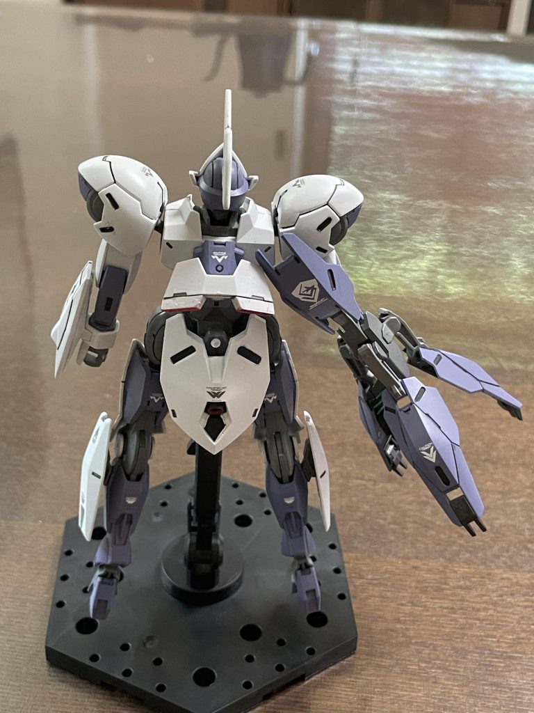 後方写真です。バーニアの塗装ムラが目立ちます。YouTubeでエアブラシの使用方法を調べて見ます。イマイチ使い方がよく分からないので一度調べてみます。