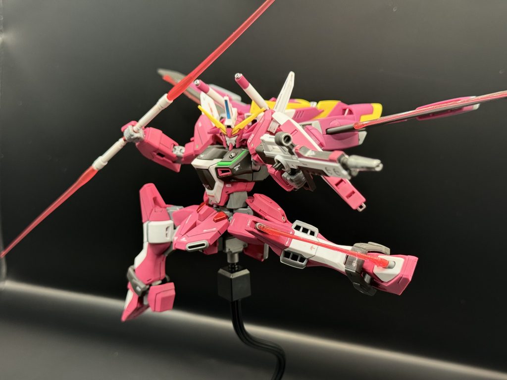 可動域もすごくて喜んで動かしまくってました。もともとの造形と色分けが優秀すぎるので私のような簡単仕上げする人にはすごくおすすめのキットだと思いました!