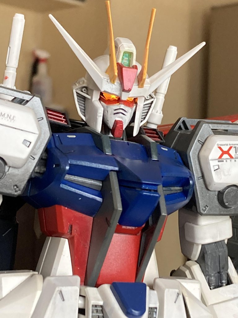 ツインアイは、LEDで発行します。