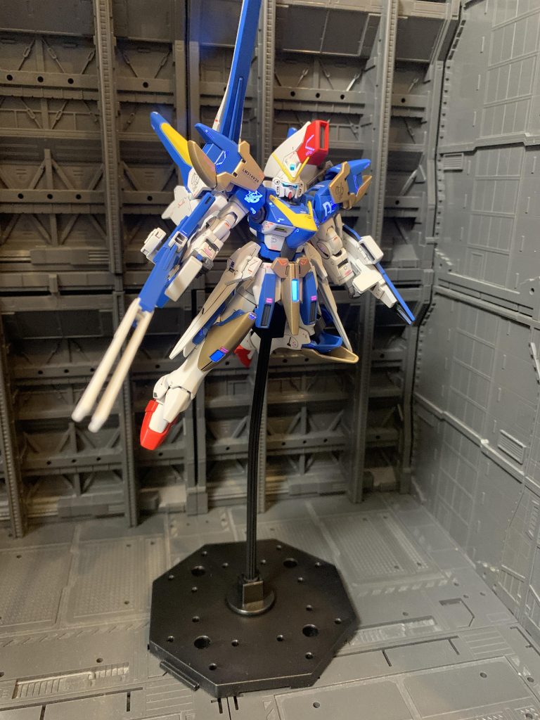 浮かせてみました。立たせていてもいいですが少し足が短い気もするのでこちらの方が好みかもしれません。