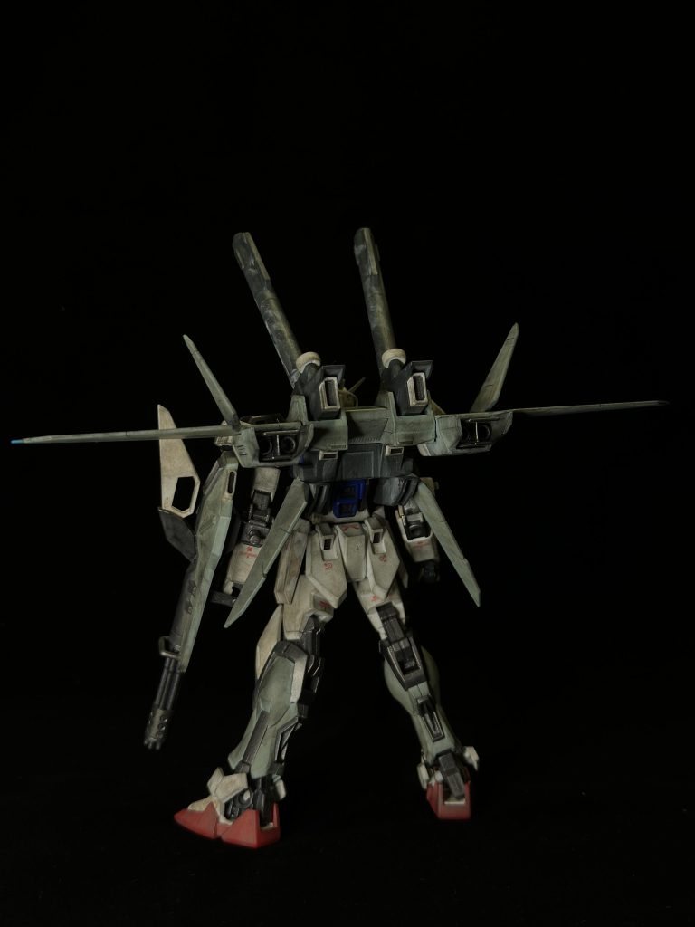 また、本来9.1m対艦刀が2本装備される予定だが、連合側が要求するスペックに達していなかったため装備が間に合わなかった。