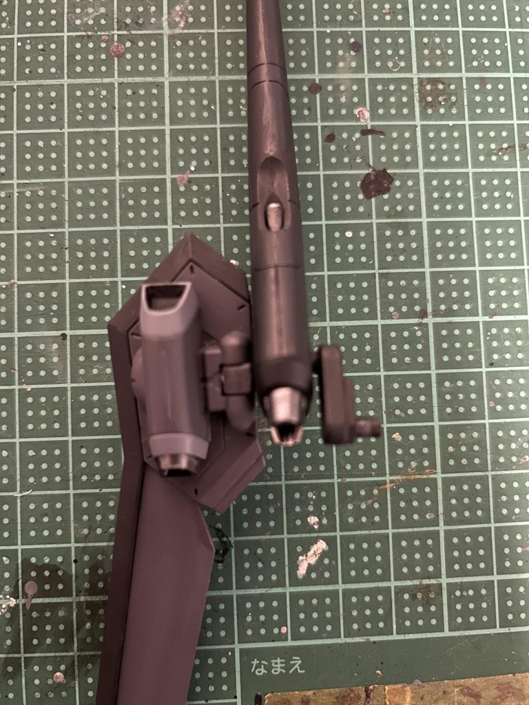 セイバーのとイモジャのバックパックのミキシングは写真右の軸はセイバーの接続パーツとイモジャの接続パーツを貼り合わせてます。写真左側はイモジャのウイングパーツにセイバーのポリキャップが付くパーツを貼り付けてます。