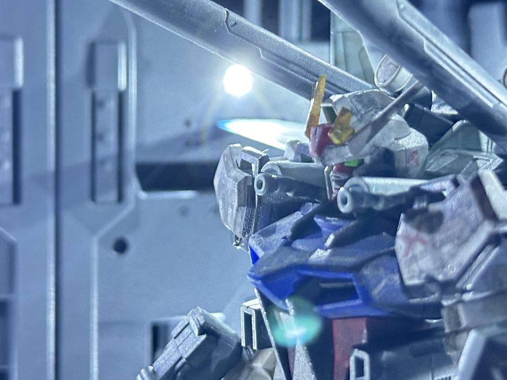 アンテナは、破損した状態で仕上げました。