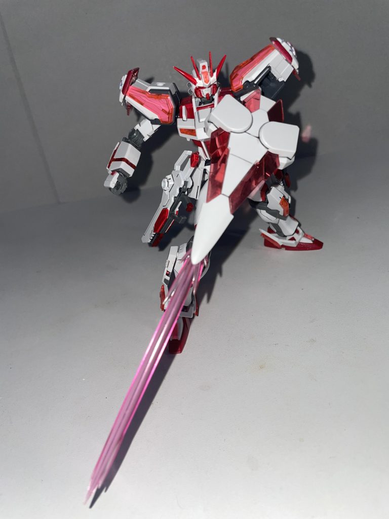 コスモシールド、ビームサーベル展開