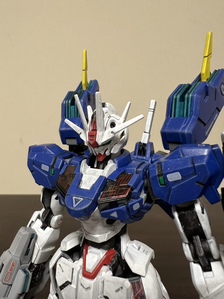 ホワイトにコバルトブルー、モンザレッド、イエローを使ってます。