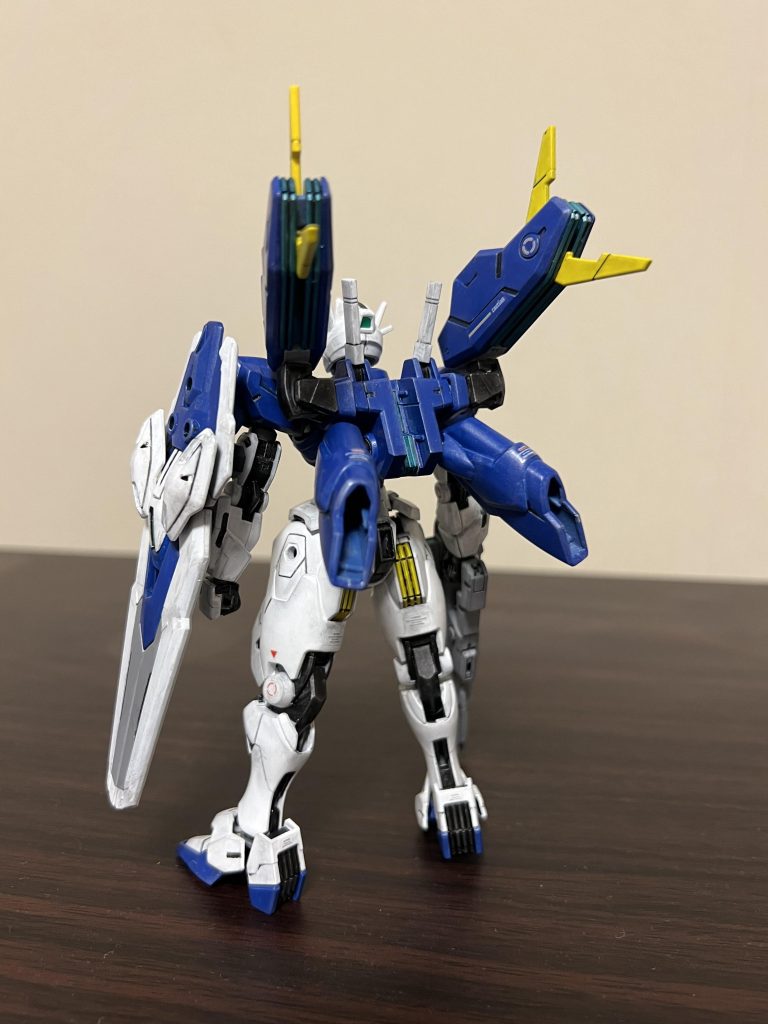 スラスターっぽいところは、青竹色で塗ってみました。