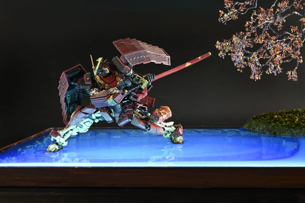 下にLEDを仕込んでます。