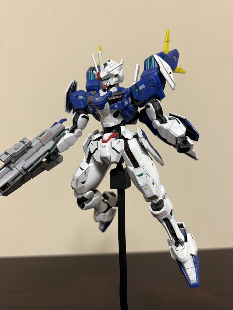 フトモモのむっちりした感じに対して、足首は細いので最初は少し華奢な感じがしましたが、組んでみると意外に良い感じになるんですね。