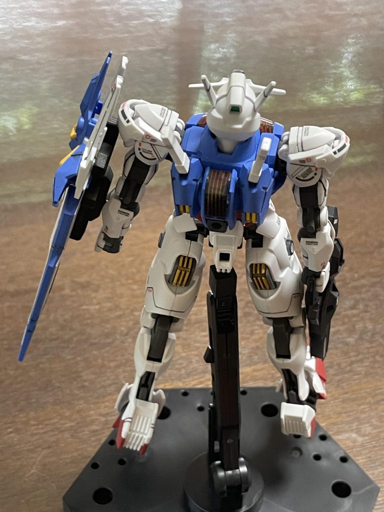 後から見た部分です。よく見たらシールドの側面にゲート跡がありました。気が付かなかった。