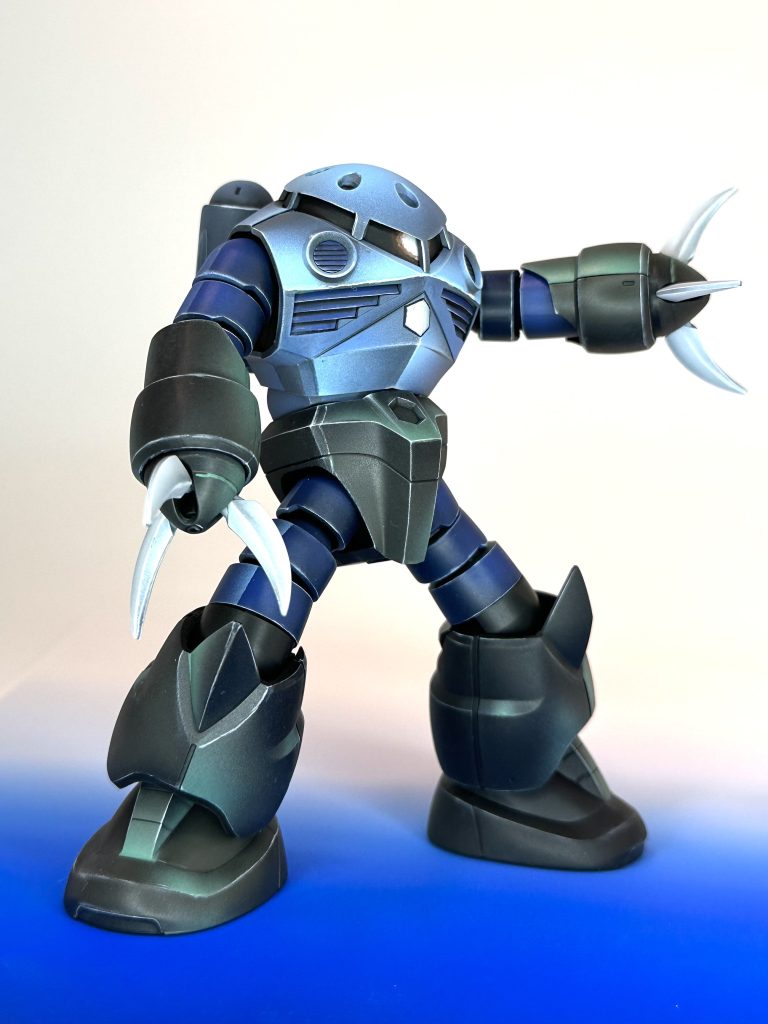 右から。旧キット箱絵を塗装の参考にさせていただきました。