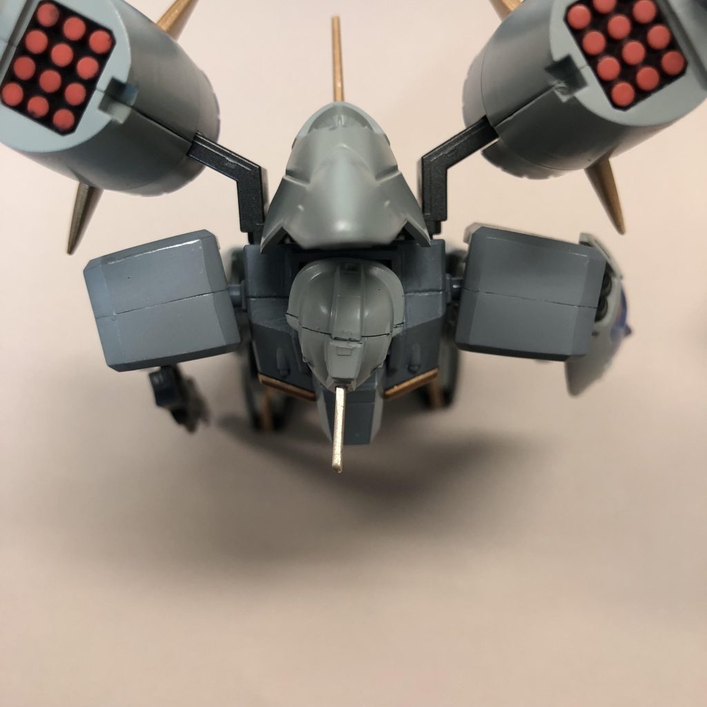 真上から見るとこれくらいは肩の向きが変えられます。今回は時短(やすりは最小限で、かんながけメイン)とか、エッジに後付けでシルバー乗せたらどんな感じか(いわゆるアニメの光沢表現の一貫?)を見る見本として作りました。本命は次回作?ということで。それではまた。