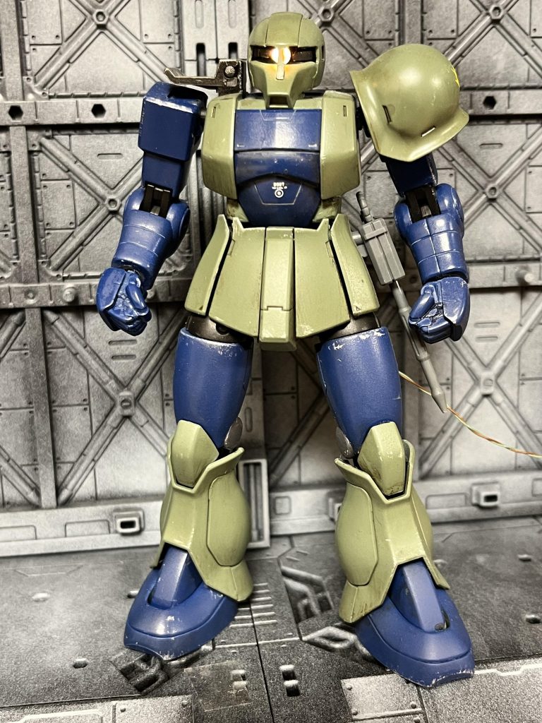 でも、旧ザクは武器なしで素立ちの姿がいちばん好きスプレーで全塗装+ウエザリング