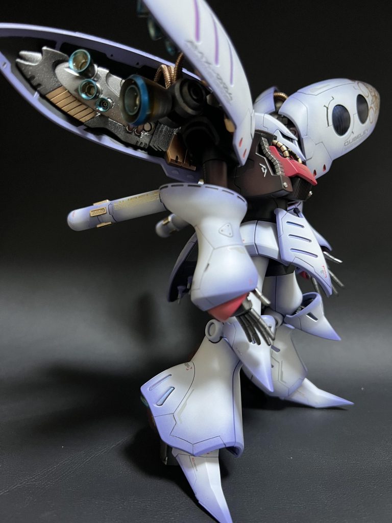 バインダーのスジボリをあまりみない感じしたかったので円でやってみました