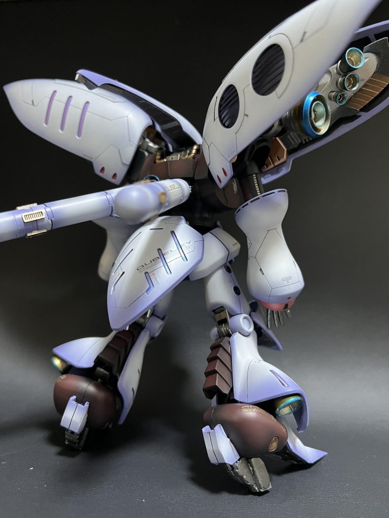 ファンネルラックを背中から腰に移植、背中が空いてしまったのでスラスターとタンクをつけました