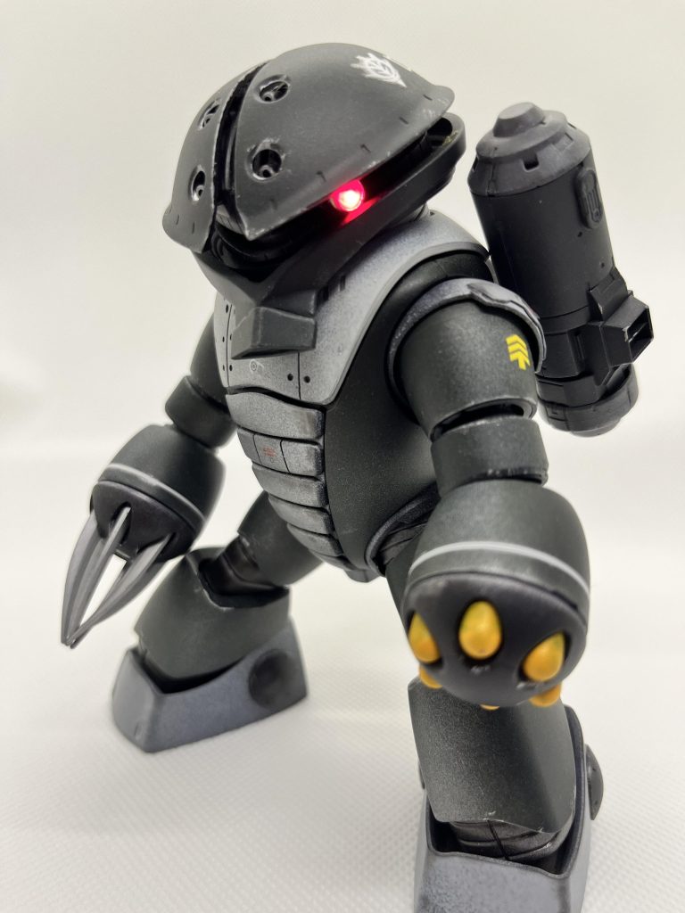 黒サフの後、色は適当(?)に選んでスプレー缶で塗装